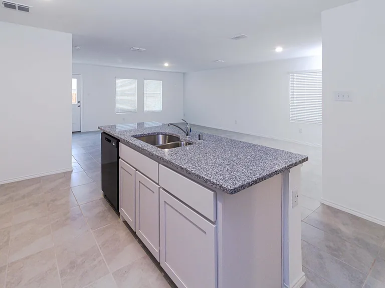 404 Dewberry St — Photo 7