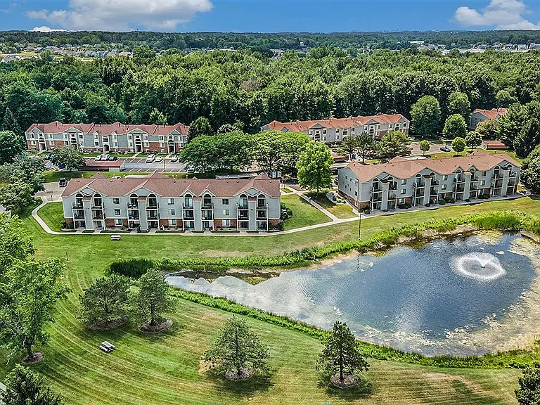 Byron Lakes Apartments — Photo 79