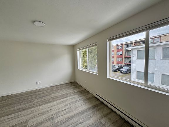 5th image of 13731 32nd Ave NE APT 4