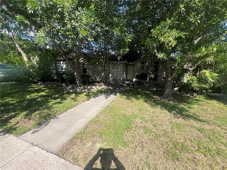 2363 Willow Dr — Photo 2
