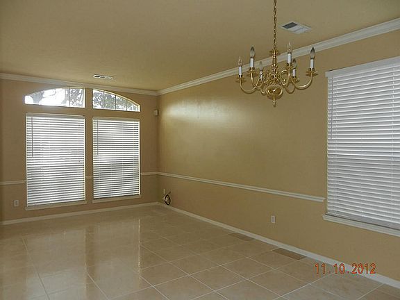 2nd image of 2410 Parkhaven Dr