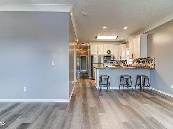 3rd image of 2201 Toulouse St