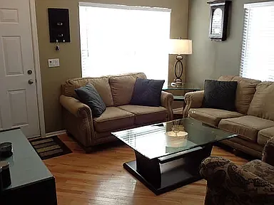 3 bed, 2.5 bath, 1398 sqft, $2,600 — Photo 3