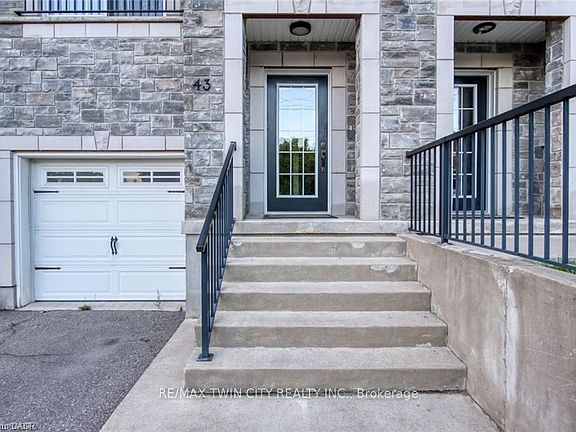 3rd image of 43 Woolwich St