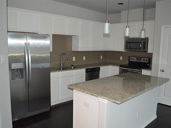 3rd image of 5005-5007 Sanger Circle Dr