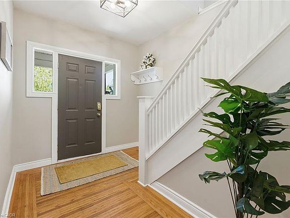 5th image of 170 Kensington Ave S