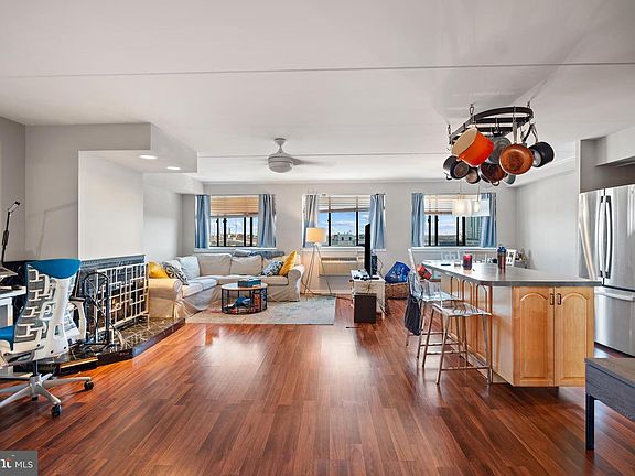 3rd image of 200 Lombard St #713