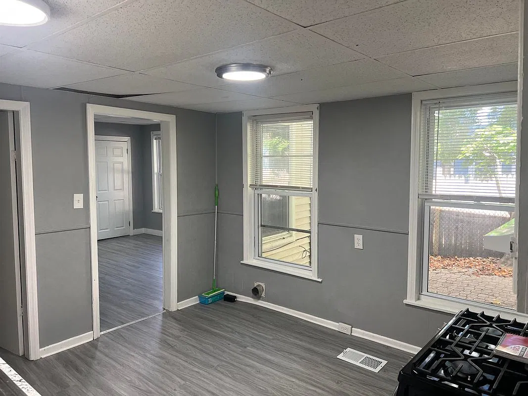 2 bed, 1.0 bath, 825 sqft, $1,950 — Photo 4