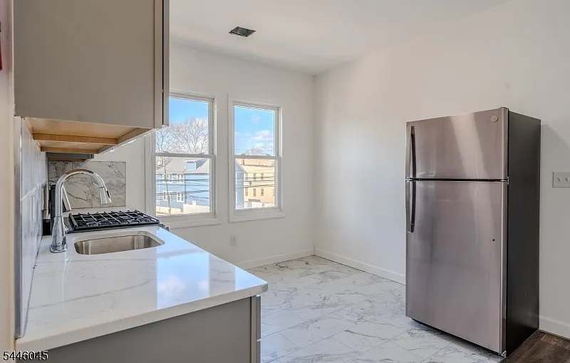 2 bed, 2.0 bath, $2,100 — Photo 2