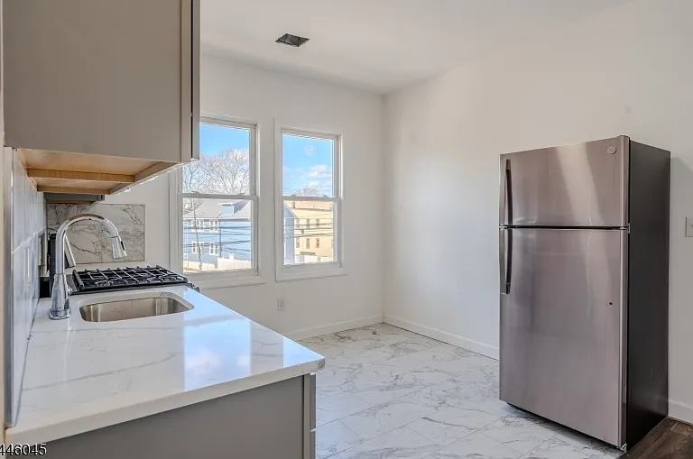 86-88 Abinger Pl #2R — Photo 2