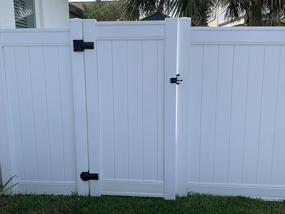 Gate to private, lockable side yard