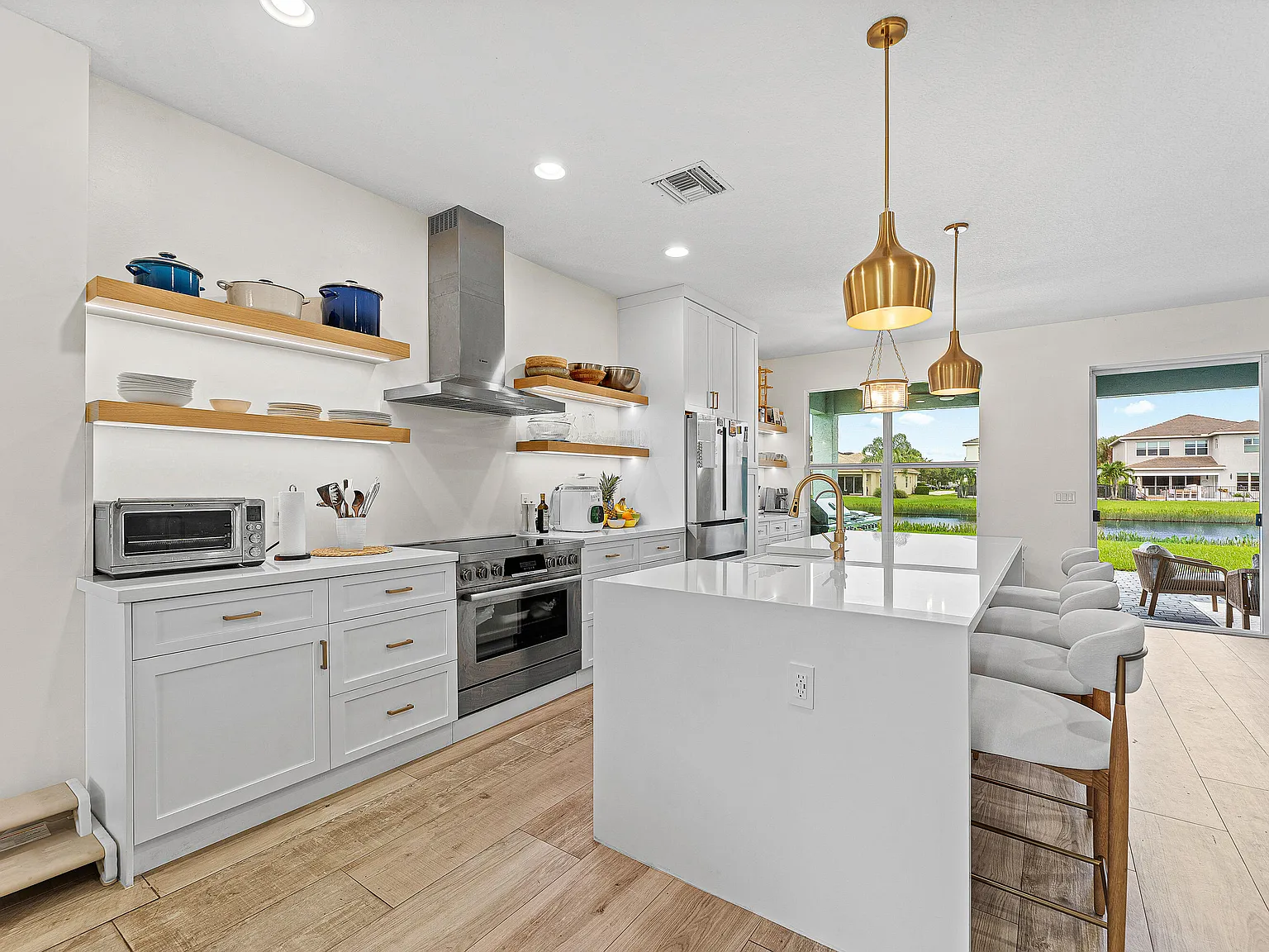 5 bed, 4.0 bath, 2848 sqft, $10,000 — Photo 3