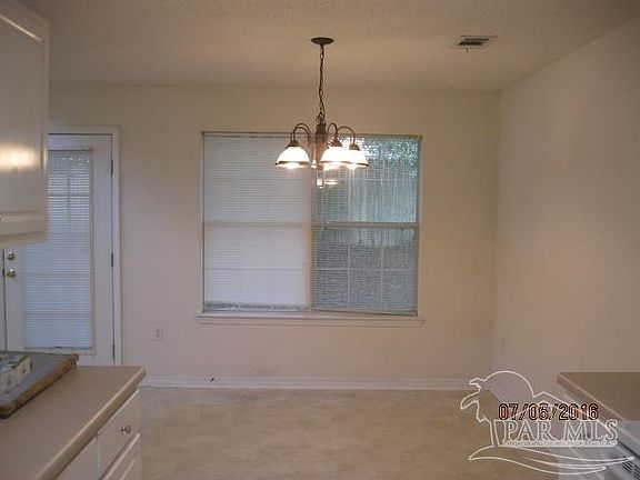 3rd image of 5161 Victoria Dr