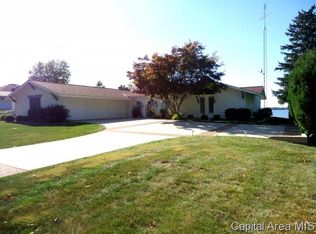 1009 E Lake Shore Dr, Springfield, IL 62712