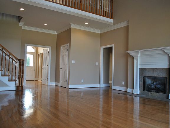 3rd image of 418 Chapel Cv