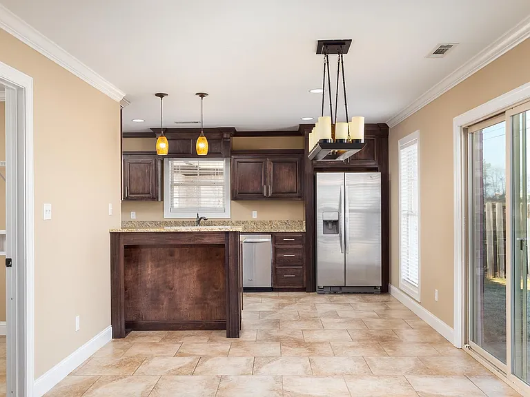 102 Cottonwood Dr — Photo 5