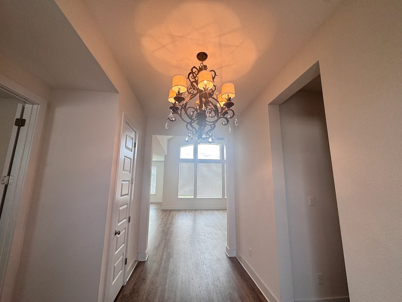 4 bed, 3107 sqft, $2,900 — Photo 3
