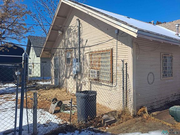 3rd image of 609 W Dallas Ave