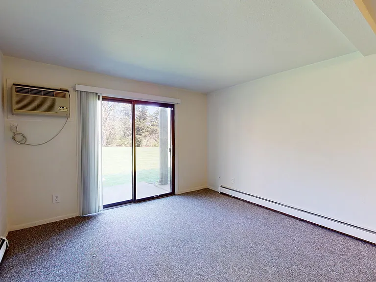 Mallard Cove Apartments — Photo 14