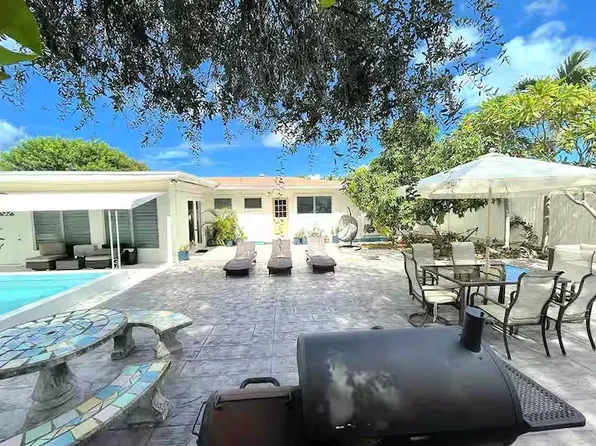 19690 NE 12th Ct, Miami, FL 33179