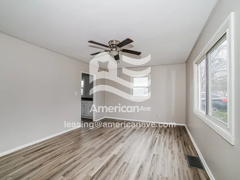 1215878_004_wm_-_living_room_13458219.jpg