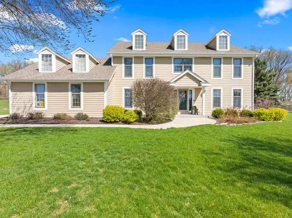 W260N2848 Steeplechase DRIVE, Pewaukee, WI 53072