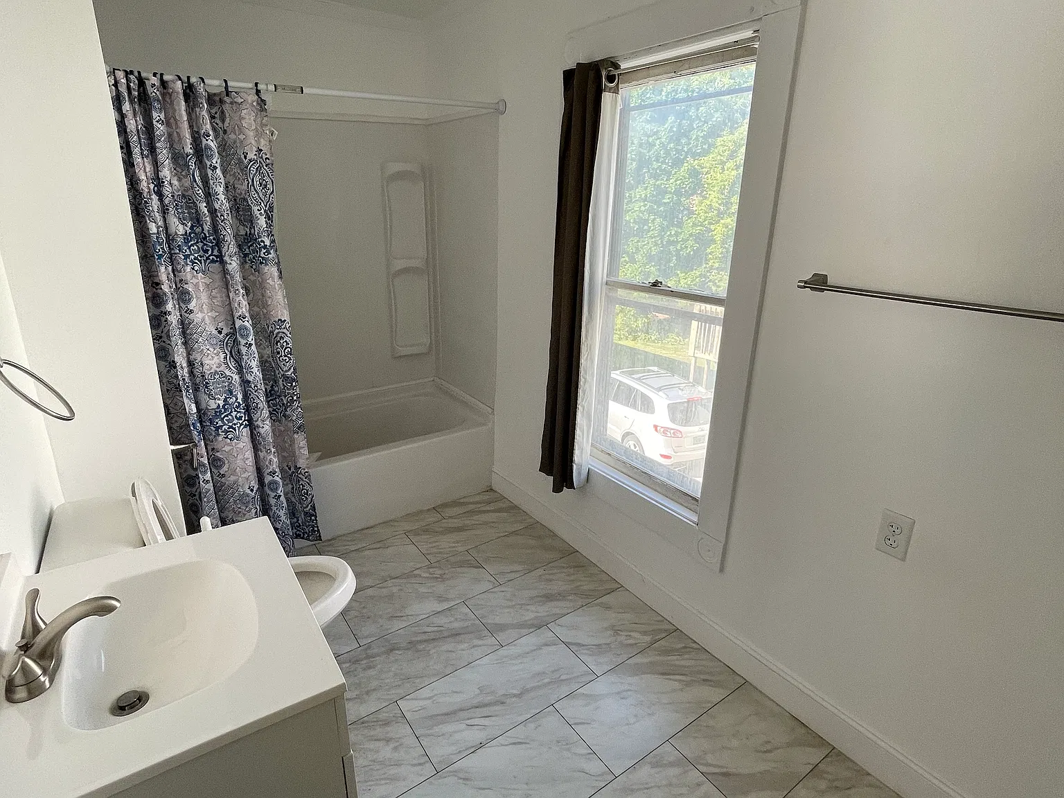 5 bed, 2628 sqft, $3,500 — Photo 2