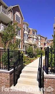 Walk way
						:
						Walk way around complex