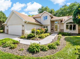 10085 Fox Run Rd, Woodbury, MN 55129