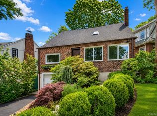 3 Harmony Dr, Larchmont, NY 10538