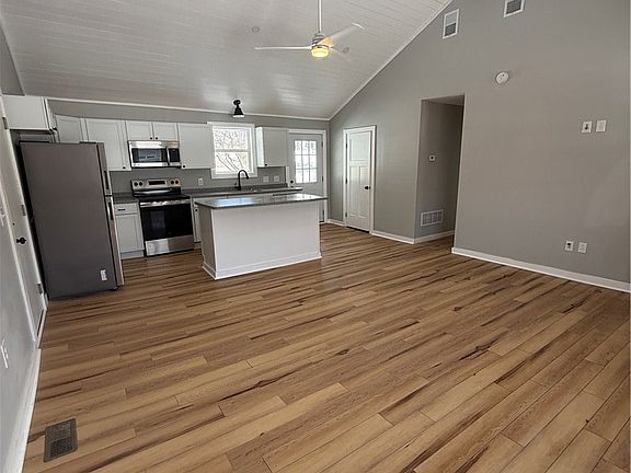 3rd image of 125 Standart Ave