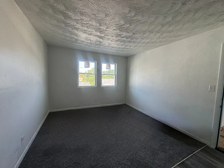 1125 Little Bay Ave — Photo 10