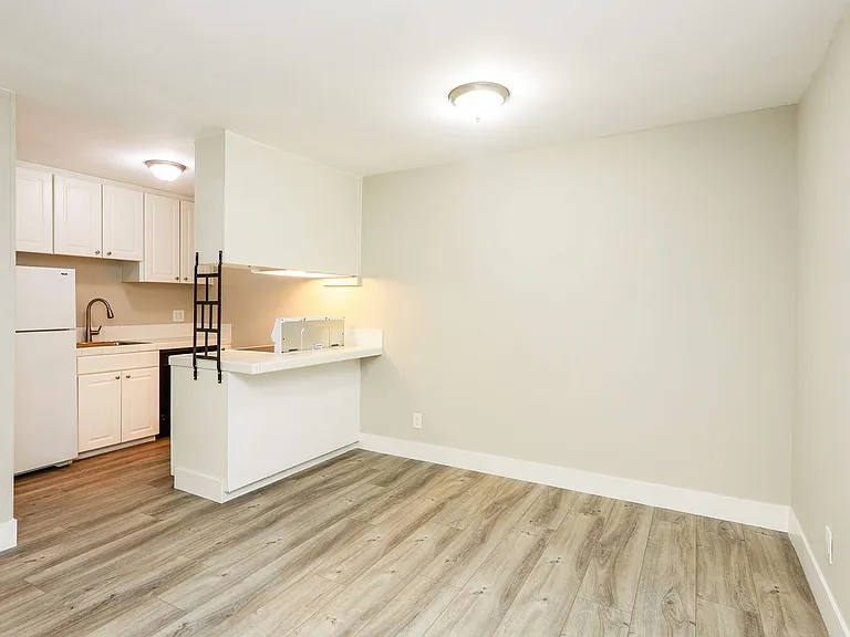 1400 Creekside Apartments CDM — Photo 7