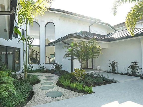 3rd image of 7190 Valencia Dr