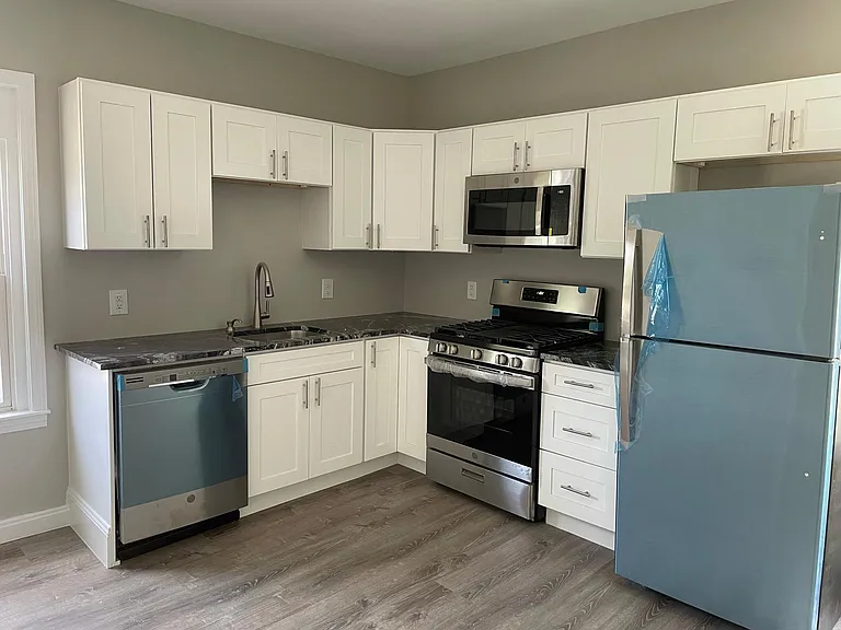 19 Marion Ave N #3 — Photo 9