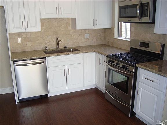 4th image of 67 Vineyard Cir