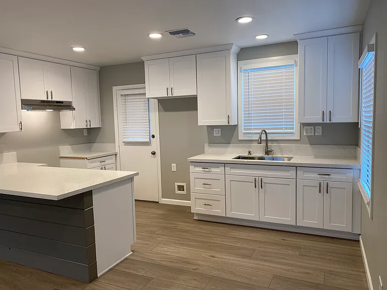 5822 Indiana Ave — Photo 2