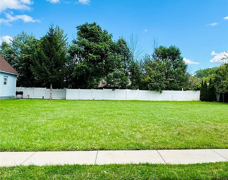1st image of 137 Kosciuszko St #35