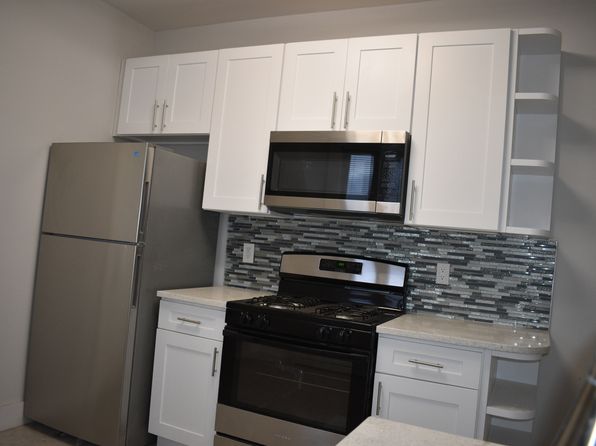 563 E 3rd St FLOOR 3