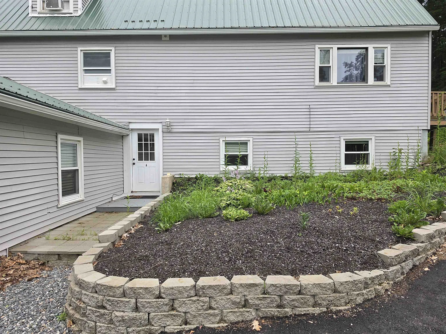 4 bed, 1.0 bath, 1200 sqft, $2,500 — Photo 3