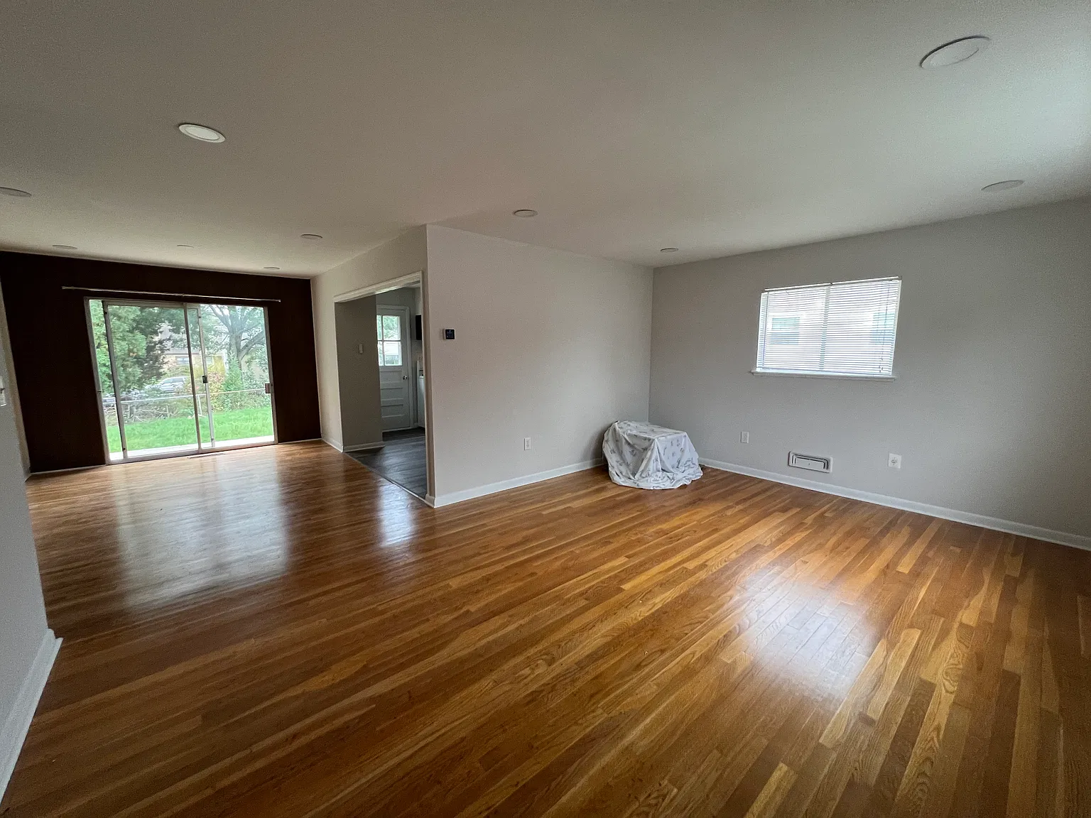 3 bed, 1.5 bath, 1638 sqft, $2,800 — Photo 1