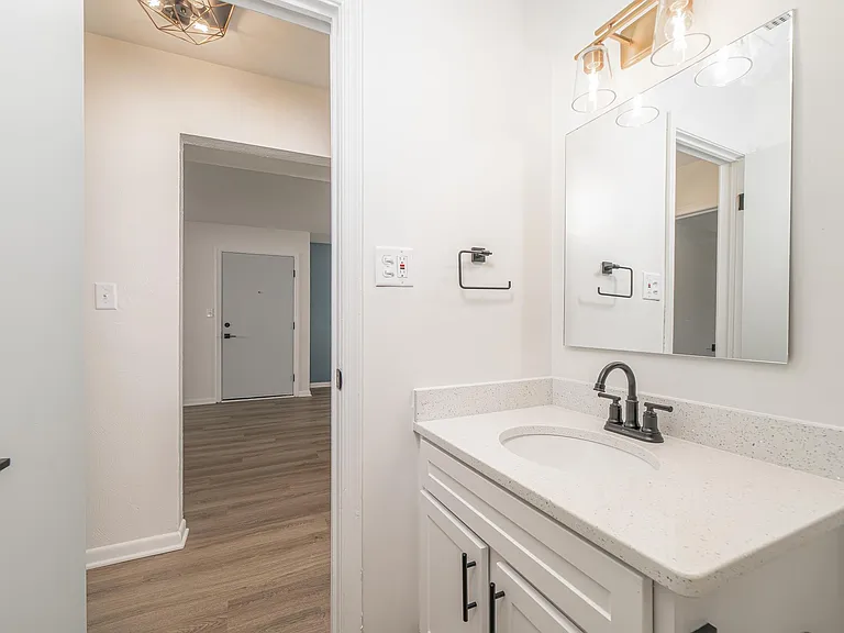 Ocean Air Apartments — Photo 38