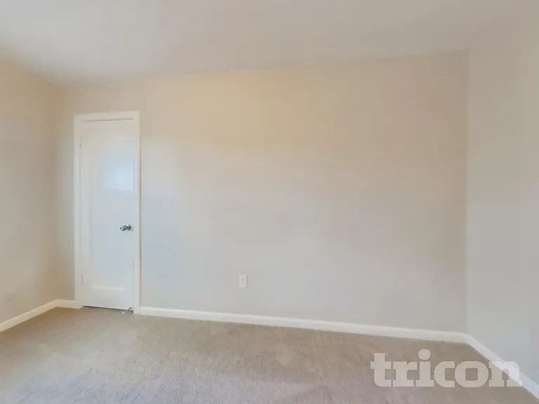 463 Park Ave — Photo 12