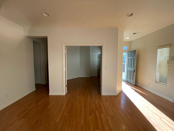 4th image of 5358 Desert Peach Dr