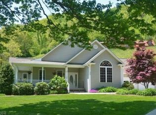 224 Hydrangea Dr, Waynesville, NC 28785