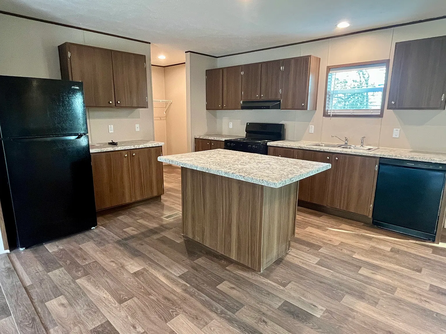 4 bed, 1600 sqft, $1,395 — Photo 4