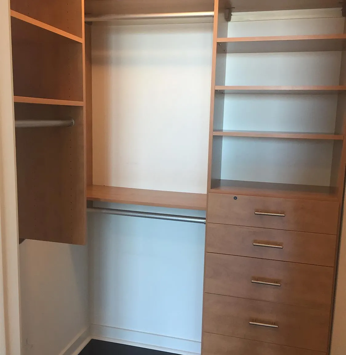 2 bed, 2.0 bath, 1180 sqft, $7,900 — Photo 4