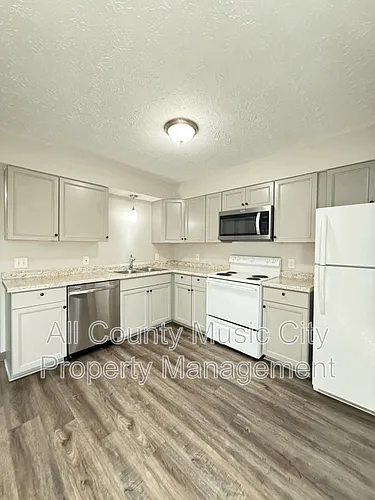 3120 Creekwood Dr Photo 1