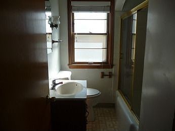 5th image of 755 Orange Ave E