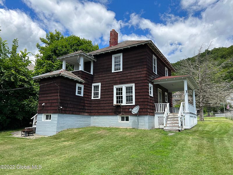 3rd image of 92 Poultney Street